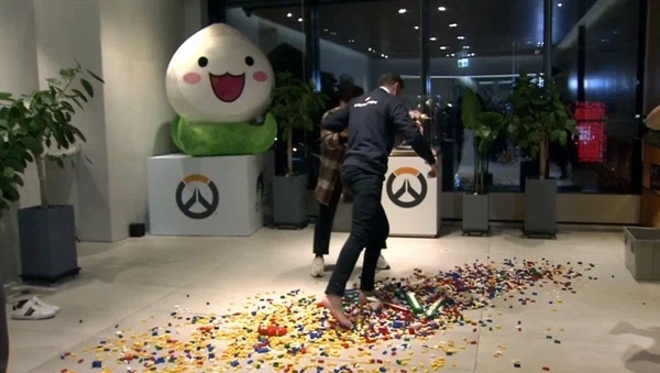 레고가 군사용 무기를 안 만든다고?_1.webp