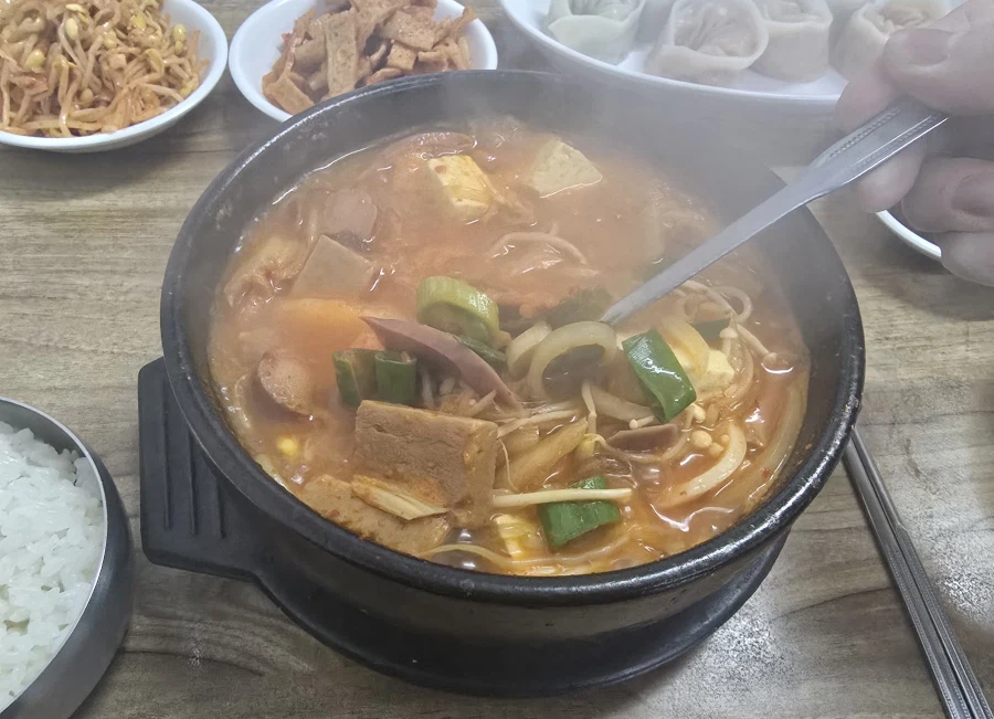 야간근무하고 집 근처 분식집에서 아침밥 간단히 먹은 소식가다_2.webp