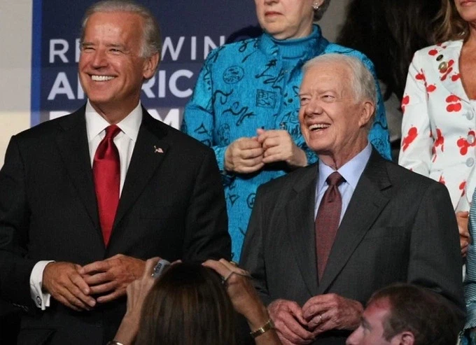 &quot;대통령 각하, 트럼프가 클린턴의 자1지를 빨았다고 합니다&quot;_2.webp