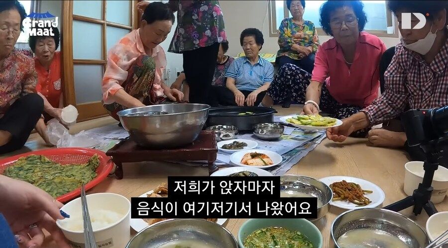 말 안통하는 외국인 무리가 시골에서 밥집을 찾음_7.jpg