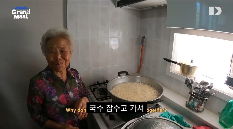 말 안통하는 외국인 무리가 시골에서 밥집을 찾음_8.jpg